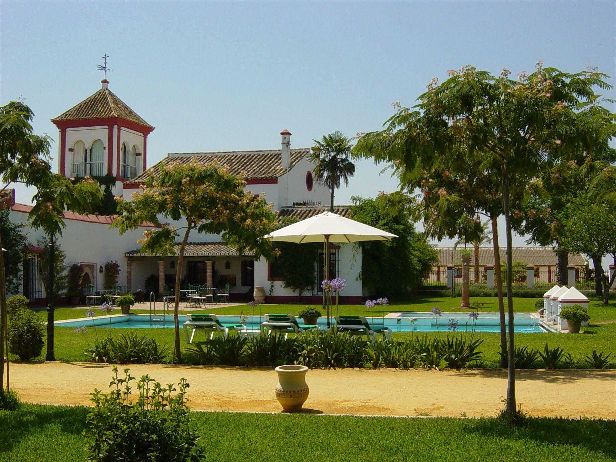 Hacienda De Oran Pension Utrera Buitenkant foto